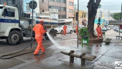 Centro de Jundiaí recebe limpeza de equipes de Serviços Públicos