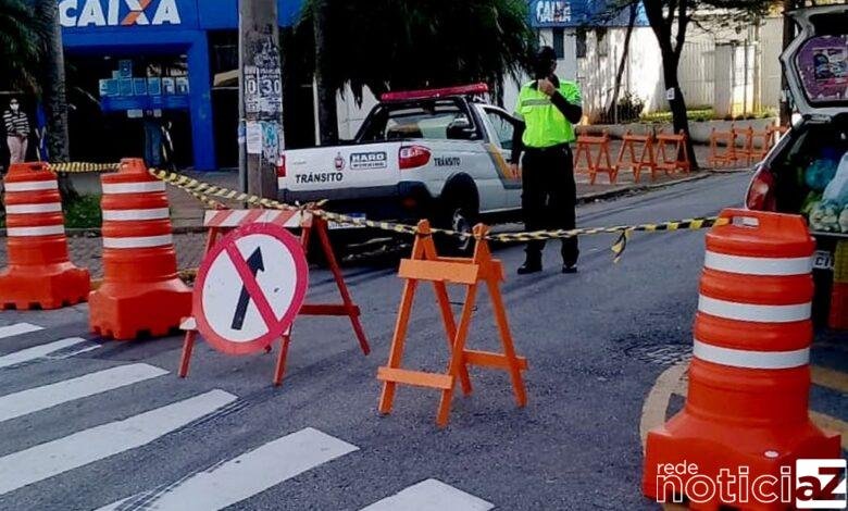 Rua próxima de agência bancária é interditada em Várzea Paulista