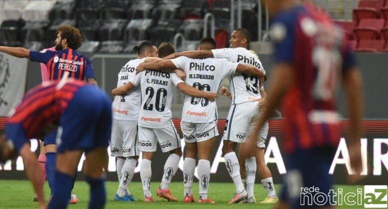 O Santos se classificou para a fase de grupos da Copa Libertadores após empatar em 2 a 2 com o San Lorenzo (Argentina), nesta terça-feira (13) em partida