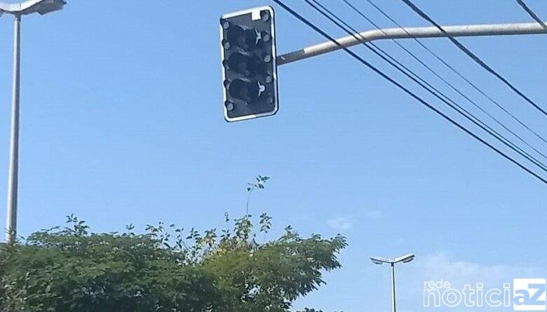 Avenida de Várzea Paulista está com semáforos apagados