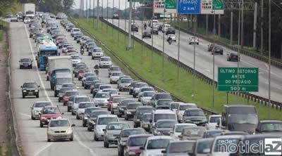 Caminhão sofre acidente na Rodovia Dom Gabriel