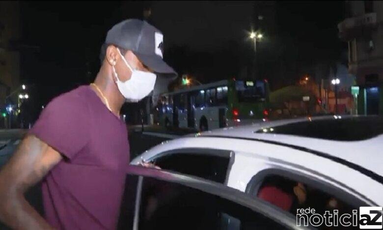 Jogadores de futebol levam 'cartão vermelho' por pular a quarentena