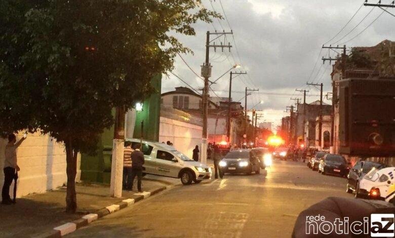 Bruno Covas é sepultado em cemitério de Santos sob aplausos