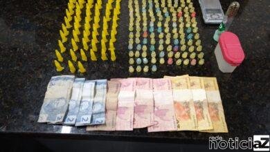 A Guarda Municipal de Jarinu apreendeu drogas e um homem foi detido.(10) A equipe da GM estava em deslocamento para atender outra ocorrência quando