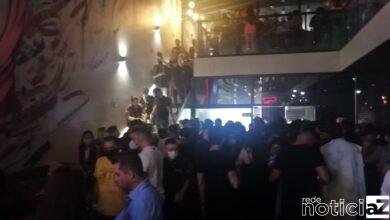 A Polícia Civil flagrou, entre a noite de sábado (29) e a madrugada de domingo (30), mais de 700 pessoas aglomeradas em duas festas clandestinas,