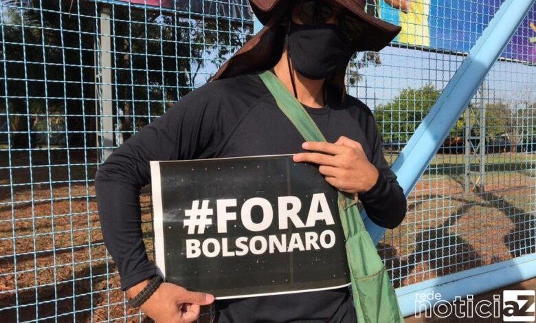 Brasileiros se manifestam contra Jair Bolsonaro