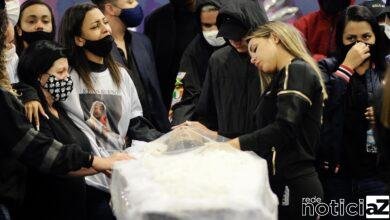 MC Kevin é enterrado em cerimônia emocionante