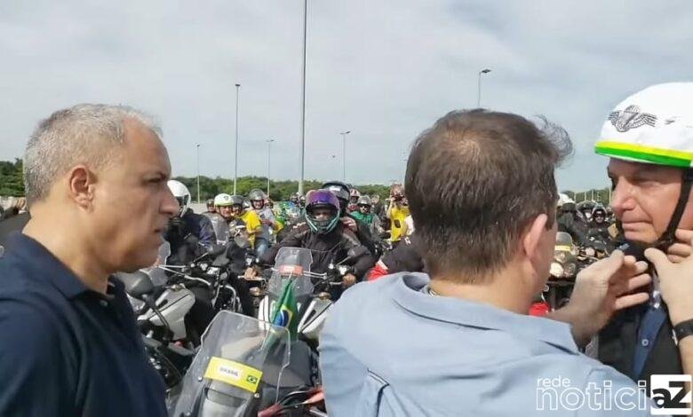 O presidente Jair Bolsonaro (sem partido) reuniu apoiadores neste domingo (23) em passeio de moto realizado na cidade do Rio de Janeiro.