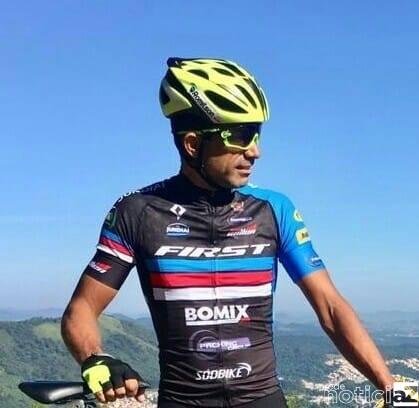 Ciclista pedala 12h para incentivar doação de alimentos