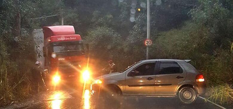 Moradores de bairro de Jundiaí reclamam de circulação irregular de carretas