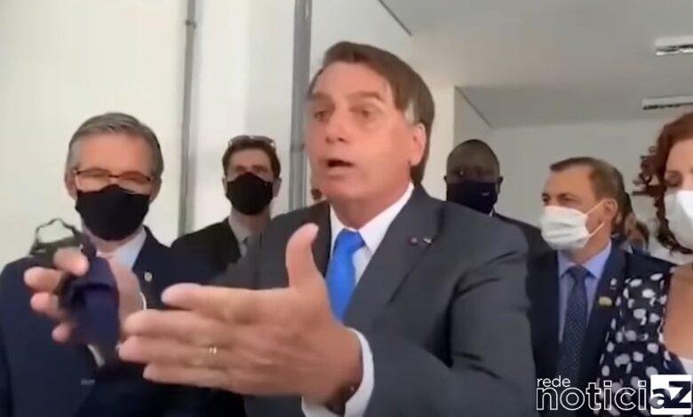 Bolsonaro manda jornalista calar a boca