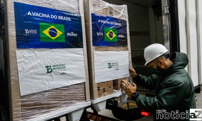 Depois de quase um mês, Butantan volta a entregar doses da CoronaVac