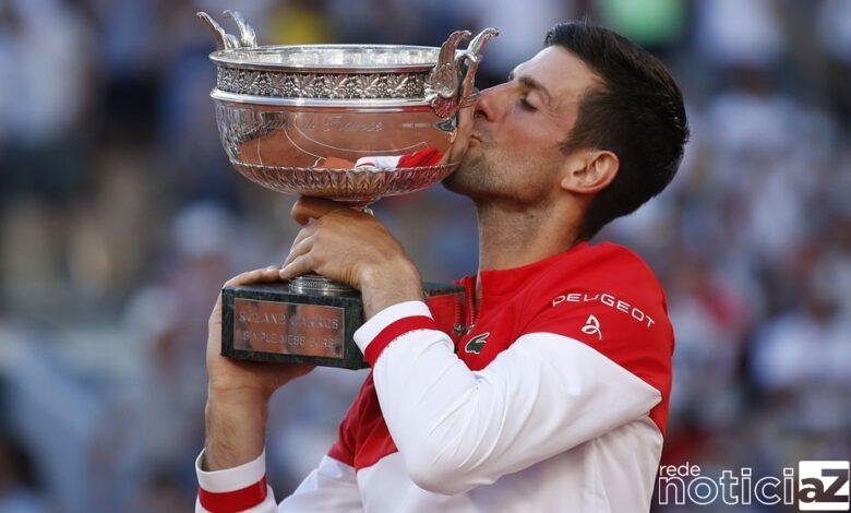 Novak Djokovic fatura o Roland Garros e segue como número 1