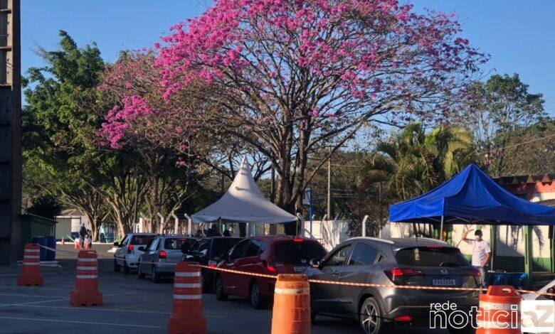 Mais um drive-thru da vacina é realizado em Campo Limpo
