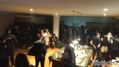 Uma festa com 300 pessoas aglomeradas em uma casa de alto padrão, na Vila Inglesa, em Campos do Jordão foi flagrada. A operação contou