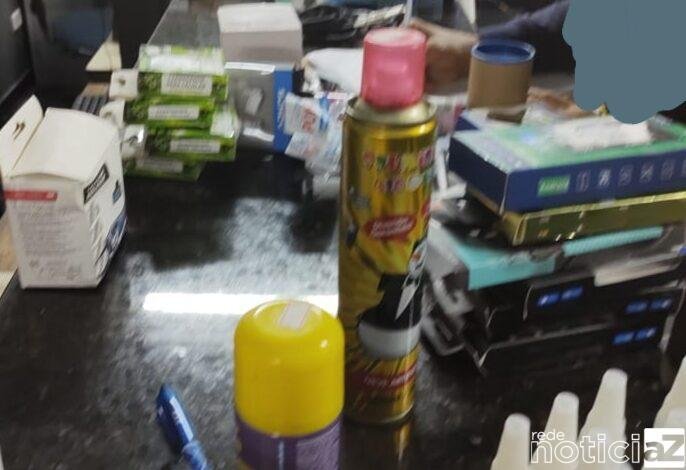 Dois adolescentes de 13 e 16 anos foram detidos após furto em uma loja, no centro de Jarinu. Os dois estavam andando durante a madrugada pela