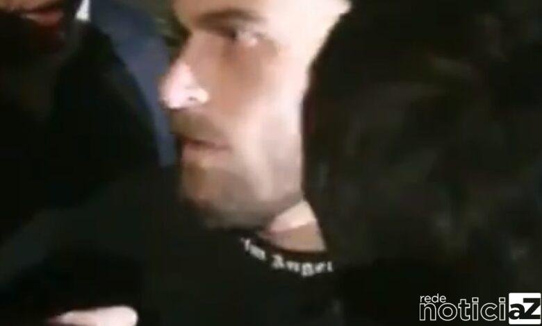 VÍDEO - Lucas Lima mostra pouco futebol, mas curte muita festa e é hostilizado