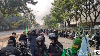 Bolsonaro junta milhares de motociclistas em passeio de moto