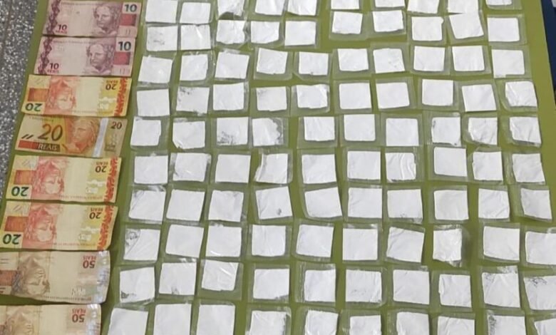 Homem comete ofensa racial contra policial e vai preso