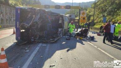 VÍDEO - Acidente incrível com duas motos no Litoral de São Paulo