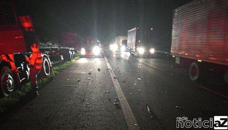 Duas carretas se envolvem em acidente na Bandeirantes