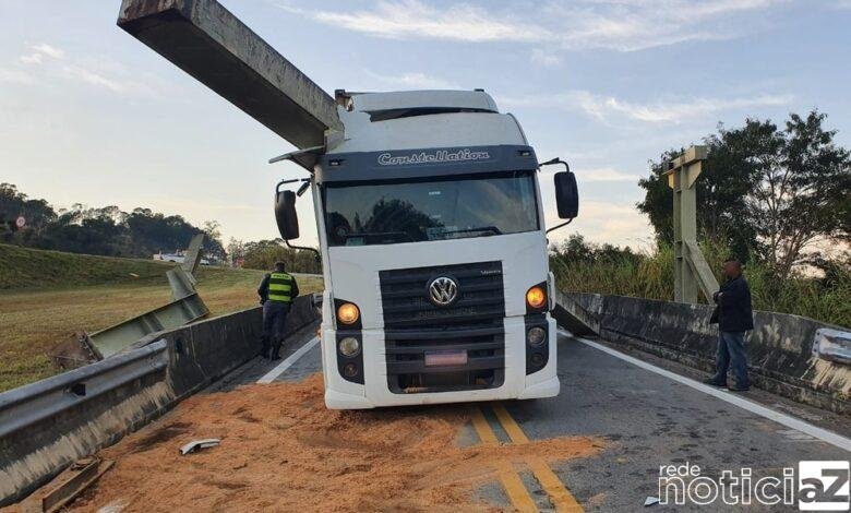 Carreta provoca acidente na Bandeirantes e prejudica retorno em Jundiaí