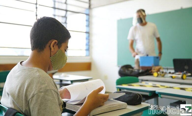 Ensino médio terá uma aula a mais por dia em 2022