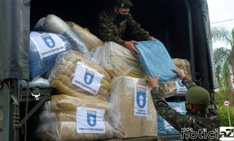 Militares de Jundiaí doam cobertores para a Campanha de Inverno