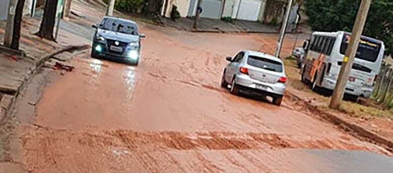 Lama toma conta de rua de Jundiaí