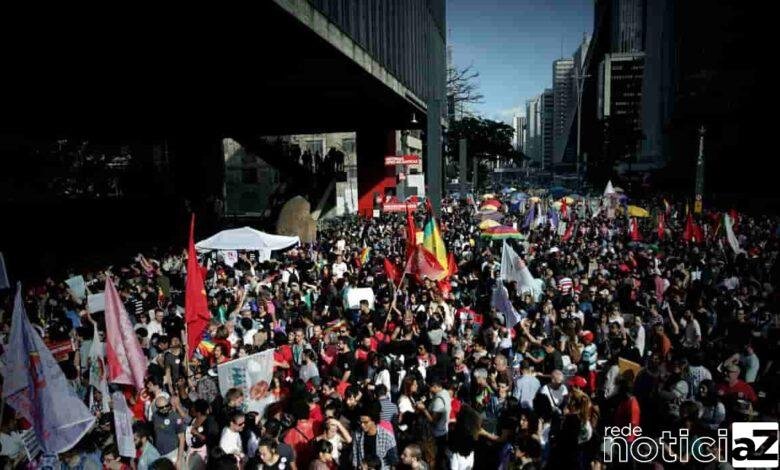Diversas cidades brasileiras registraram manifestações contra o Presidente Jair Bolsonaro. Entidades estudantis, movimentos sociais e centrais sindicai