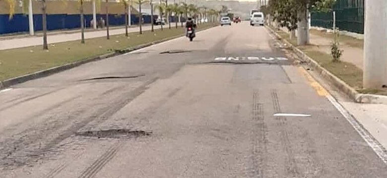 Avenida do FazGran, em Jundiaí, precisa de reparos