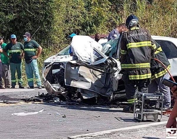 Quatro carros se envolvem em acidente em Vinhedo