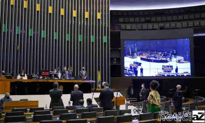 A Câmara dos Deputados aprovou, o texto base da Proposta de Emenda à Constituição (PEC) 125/11 das coligações partidárias, mas o distritão foi rejeitado.