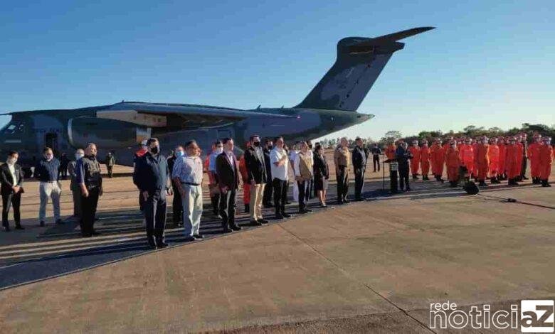 Trinta e dois bombeiros e um representante do Ministério do Desenvolvimento Regional estão a caminho do Haiti. O grupo leva cerca de sete toneladas