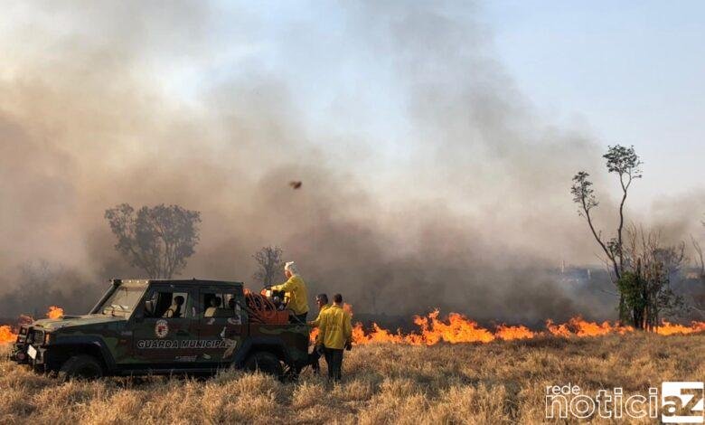 Área da Serra do Japi pega fogo