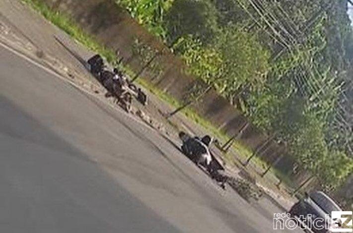 VÍDEO - Acidente incrível com duas motos no Litoral de São Paulo