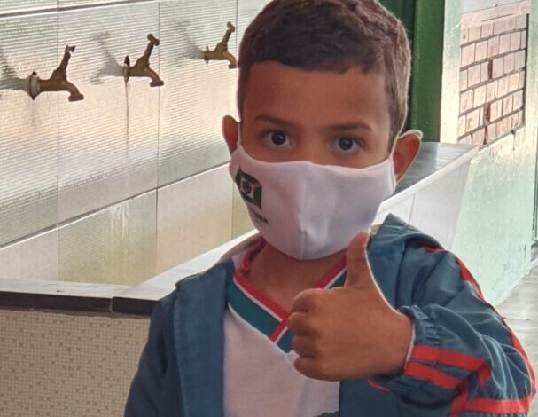 Máscaras são distribuídas para alunos de Campo Limpo Paulista