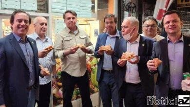 Bolsonaro ignora vacina e se alimenta em rua de Nova York