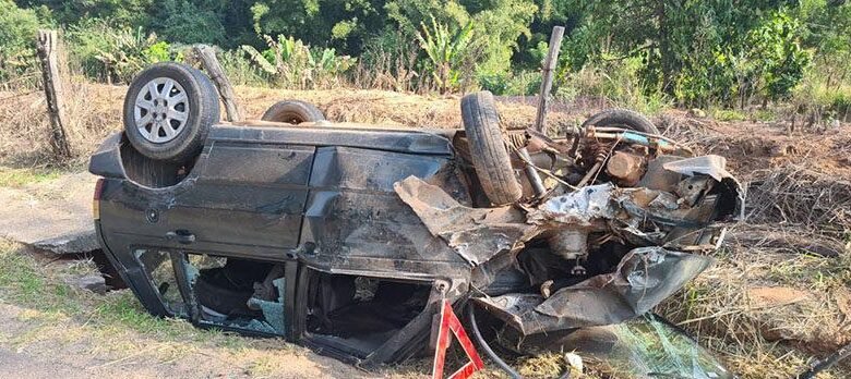 Motorista sofre grave acidente ao capotar carro em Jundiaí