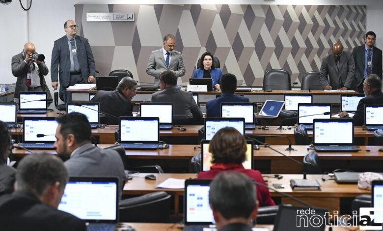 PEC da reforma eleitoral é aprovada, mas sem a volta das coligações