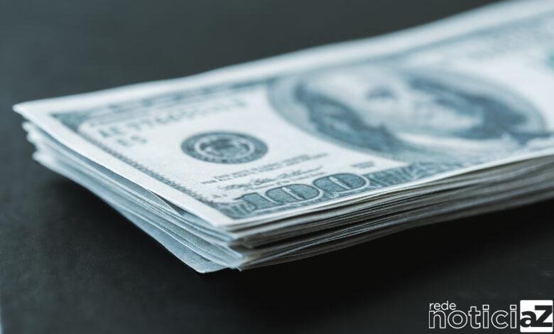 Compre com cartão de crédito uma moeda estrangeira