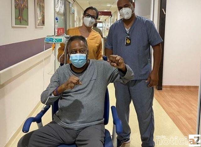 Pelé solta a voz e mostra que está em plena recuperação