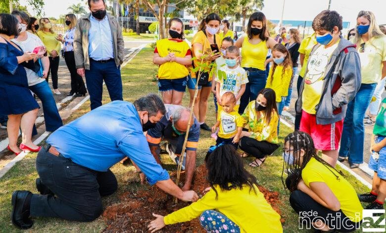 Crianças plantam árvores em Itupeva em alusão o Setembro Amarelo
