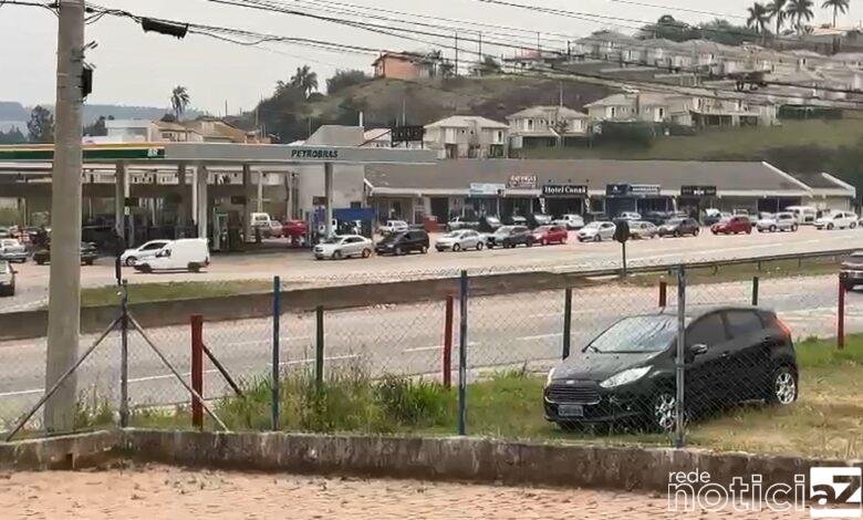 Jarinu tem filas de motoristas em busca de combustíveis