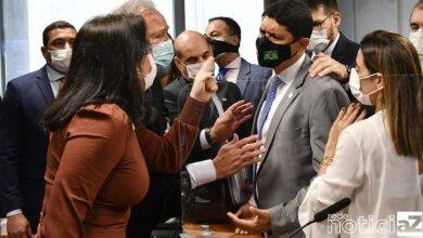 Ministro amigo de Bolsonaro ofende senadora