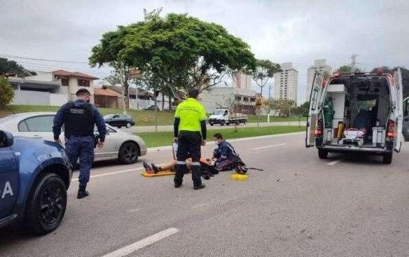 Motociclistas provocam acidente em avenida de Jundiaí