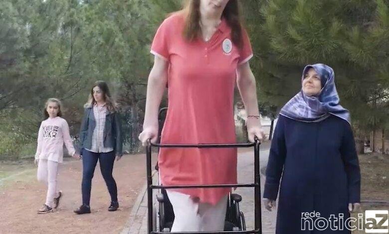 Mulher mais alta do mundo, segundo o Guinness Book.