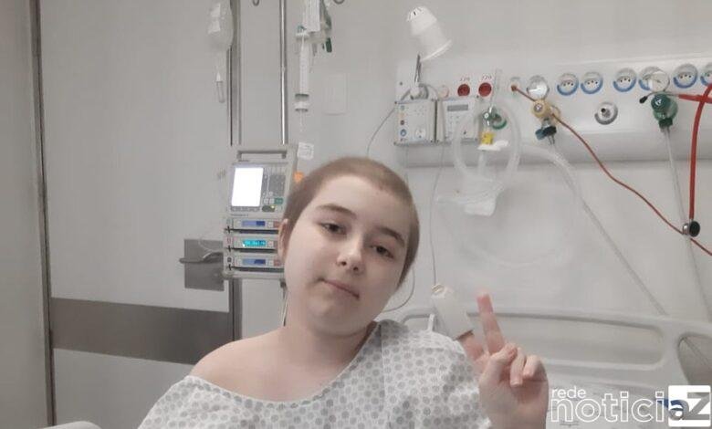 Menina Fernandinha conclui tratamento contra câncer e volta ao Brasil