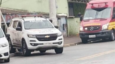 Homens trocam tiros com a polícia e morrem