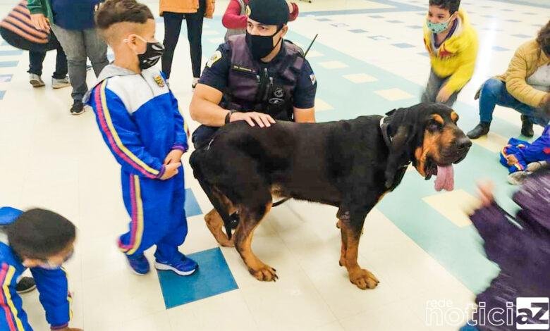 Alunos recebem visita do Canil da Guarda de Itupeva